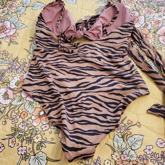 Aerie One Piece Cutout Zebra Print Wrap Tie Waist‎ Swimsuit Size Medium New!!! - Picture 10 of 12